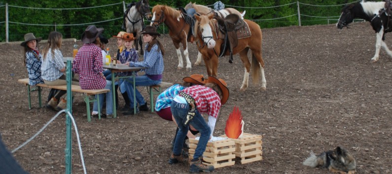 Die betrunkenen Cowboys auf der CV Ponyfarm 2010 - 11