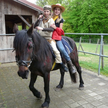 Theaterstck mit Ponys von der CV Ponyfarm in Murrhardt 2010 - 