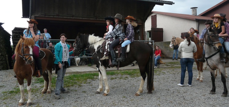 Theaterstck mit Ponys von der CV Ponyfarm in Murrhardt 2010 - 02